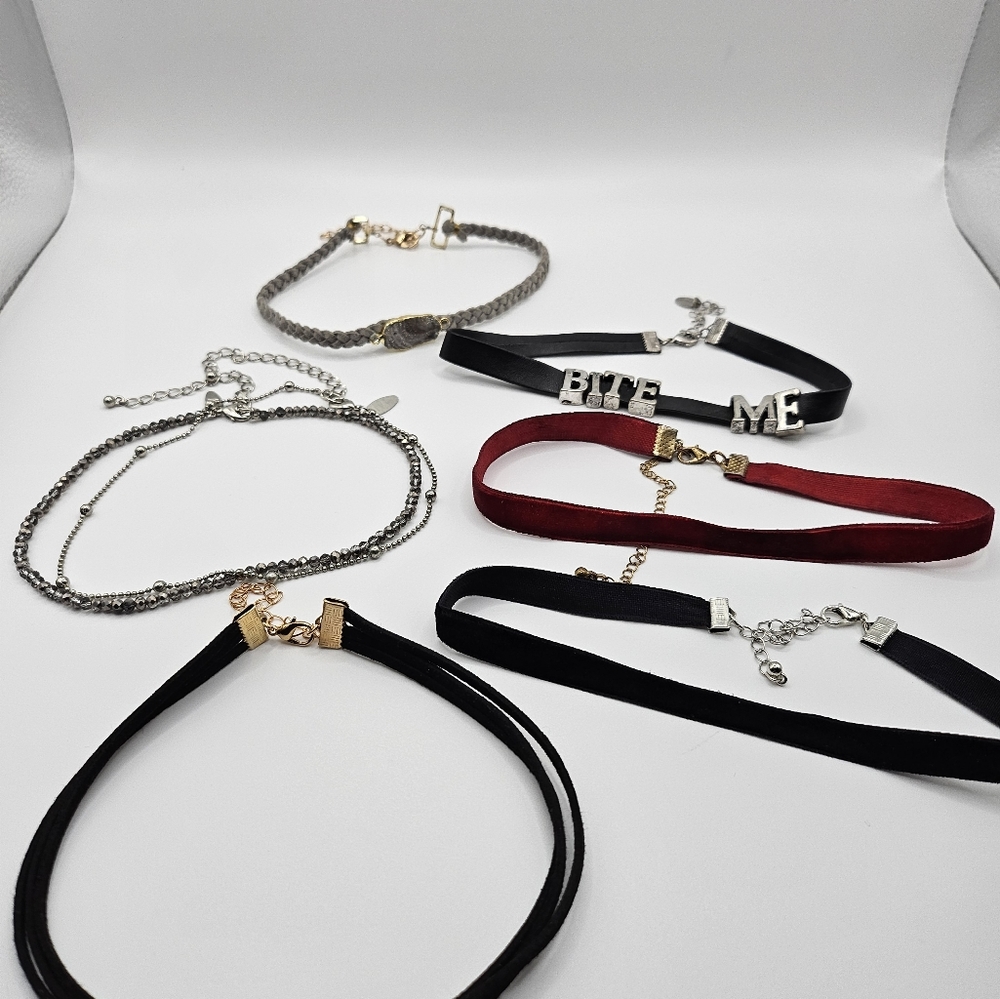 Chocker necklaces - Picture 2 of 2